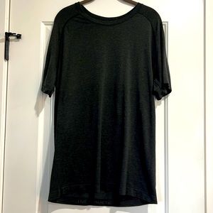 Mens Lululemon t shirt